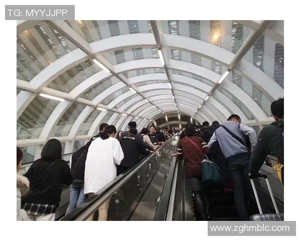 足球巨星背后的孤独人生：荣耀光环下的心灵独行者